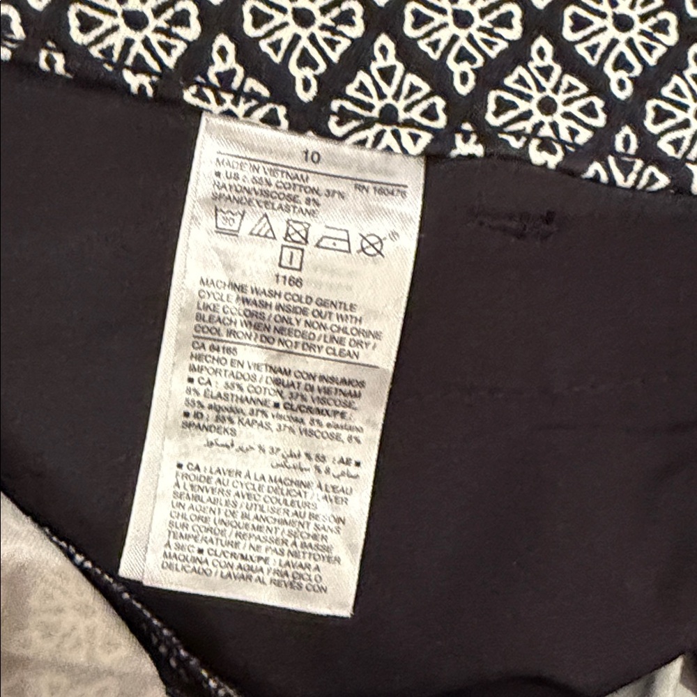 Old Navy pixie  Black and White Patterned Pants - Picture 3 of 4